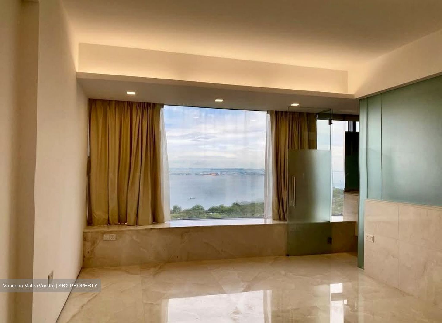 SilverSea (D15), Condominium #556563191
